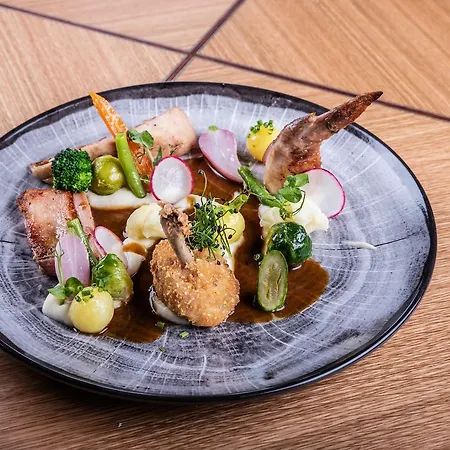 Restaurant & Design Noem Arch Hotel 4*