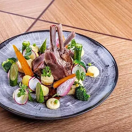 Restaurant & Design Noem Arch Hotel 4*