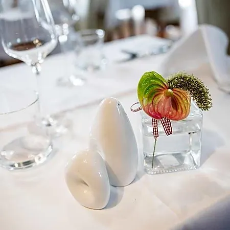 Hotel Restaurant & Design Noem Arch