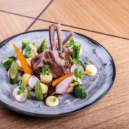 Restaurant & Design Noem Arch