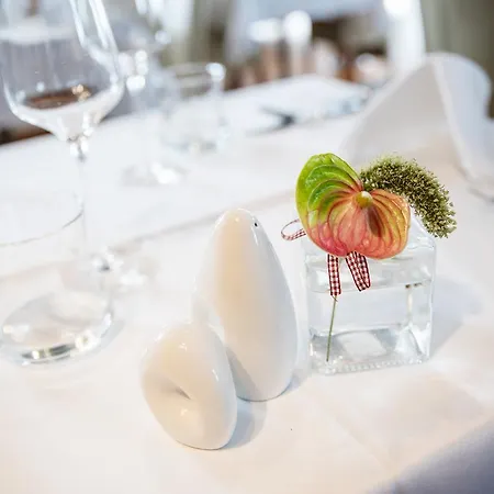 Restaurant & Design Noem Arch Hotel