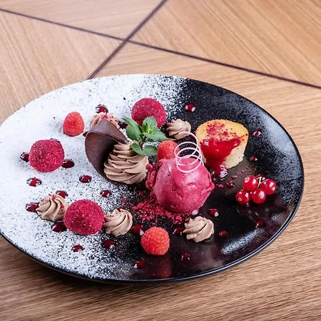 ホテル レストラン＆デザイン ノエム アーチ 4*